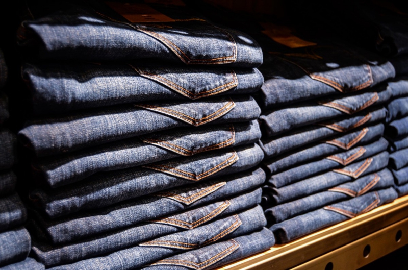 magasin-VILLEFRANCHE SUR MER-min_jeans_pants_blue_shop_shopping_shelf_exhibition_buy-940702